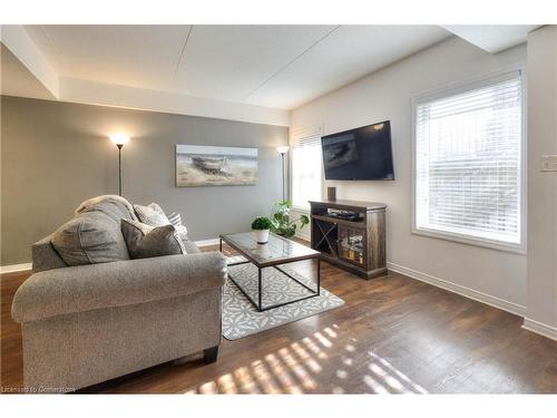 H-29 Sienna Street, Kitchener, ON - Indoor Photo Showing Living Room