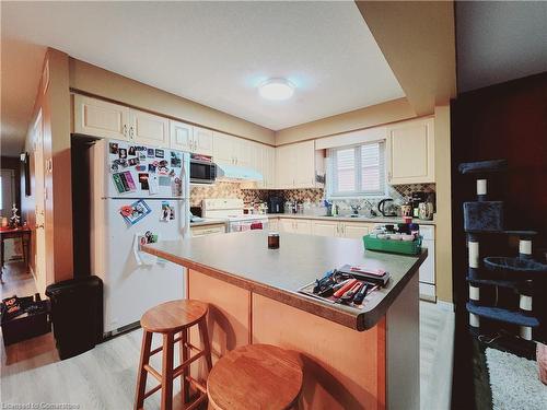 347 Oprington Place, Kitchener, ON - Indoor Photo Showing Kitchen