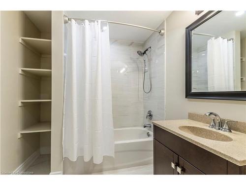 310 Dearborn Boulevard, Waterloo, ON - Indoor Photo Showing Bathroom