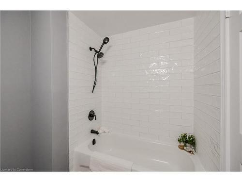 12-46 Cedarwoods Crescent, Kitchener, ON - Indoor Photo Showing Bathroom