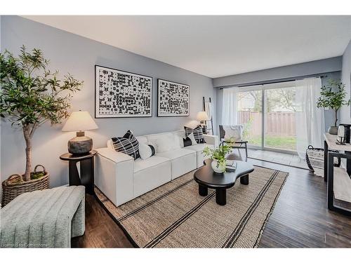 12-46 Cedarwoods Crescent, Kitchener, ON - Indoor Photo Showing Living Room