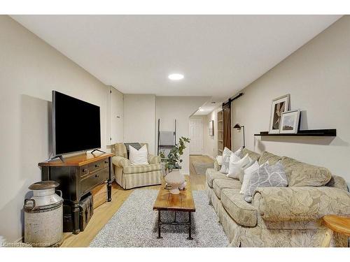 27 Nickolas Crescent, Cambridge, ON - Indoor Photo Showing Living Room