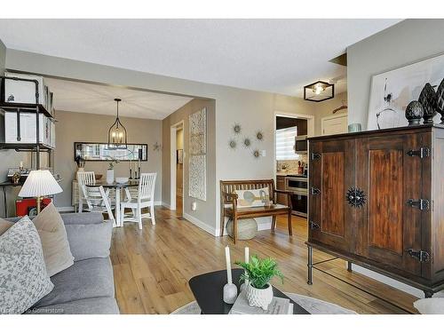 27 Nickolas Crescent, Cambridge, ON - Indoor Photo Showing Living Room