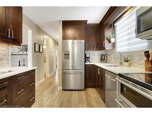 27 Nickolas Crescent, Cambridge, ON - Indoor Photo Showing Kitchen With Upgraded Kitchen