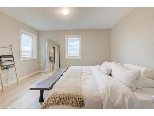 55-107 Westra  Dr, Guelph, ON - Indoor Photo Showing Bedroom