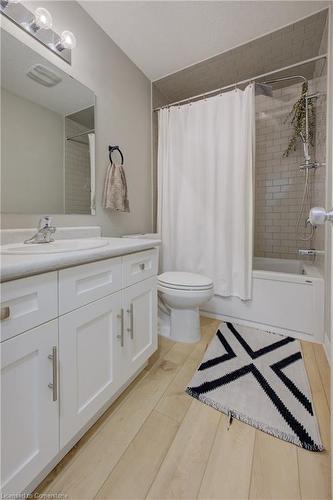 55-107 Westra  Dr, Guelph, ON - Indoor Photo Showing Bathroom