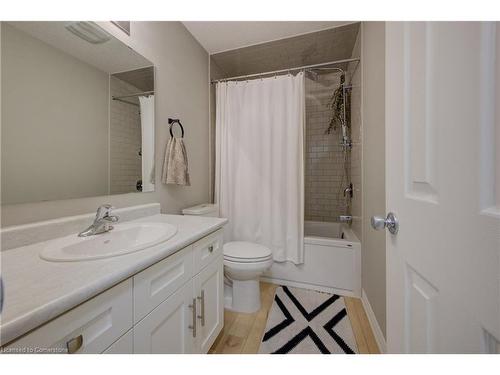 55-107 Westra  Dr, Guelph, ON - Indoor Photo Showing Bathroom