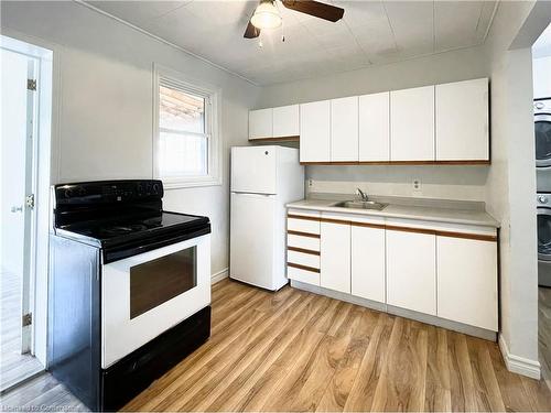 253 Sydney Street S, Kitchener, ON - Indoor Photo Showing Kitchen