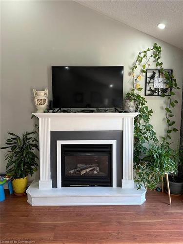 533B Rosemeadow Crescent, Waterloo, ON - Indoor Photo Showing Living Room With Fireplace