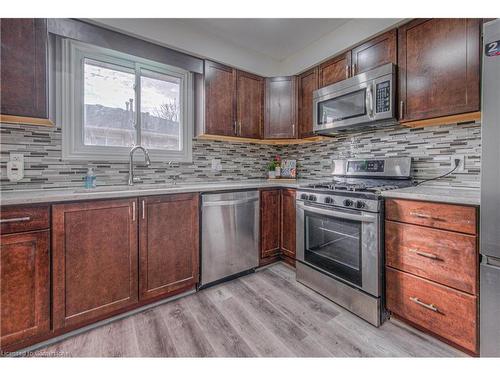 110 Uxbridge Crescent, Kitchener, ON - Indoor Photo Showing Kitchen