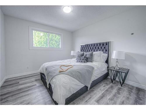 110 Uxbridge Crescent, Kitchener, ON - Indoor Photo Showing Bedroom