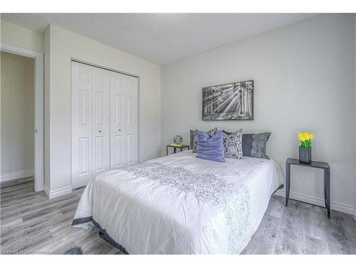 110 Uxbridge Crescent, Kitchener, ON - Indoor Photo Showing Bedroom