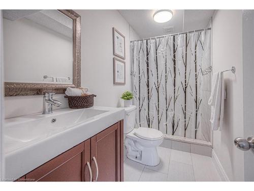 110 Uxbridge Crescent, Kitchener, ON - Indoor Photo Showing Bathroom