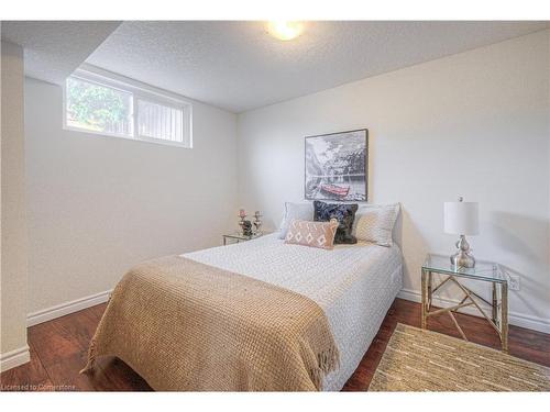 110 Uxbridge Crescent, Kitchener, ON - Indoor Photo Showing Bedroom