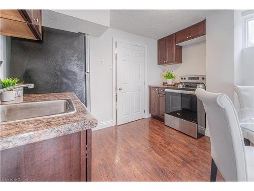 110 Uxbridge Crescent, Kitchener, ON - Indoor Photo Showing Kitchen