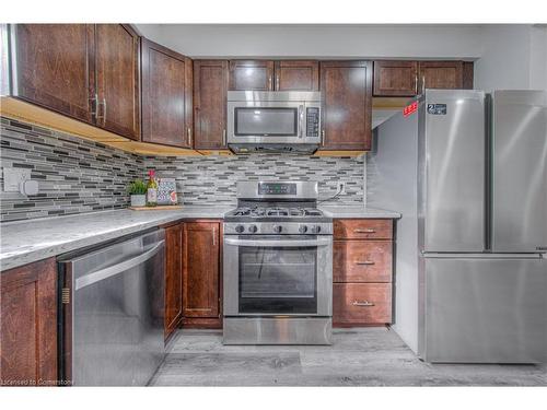 110 Uxbridge Crescent, Kitchener, ON - Indoor Photo Showing Kitchen