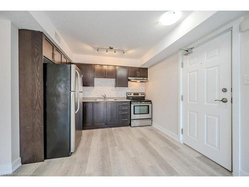 6C-185 Windale Crescent, Kitchener, ON - Indoor Photo Showing Kitchen With Stainless Steel Kitchen With Double Sink