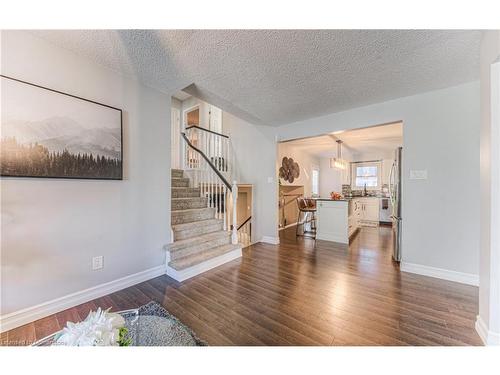 82 Oakhurst Crescent, Kitchener, ON - Indoor Photo Showing Living Room