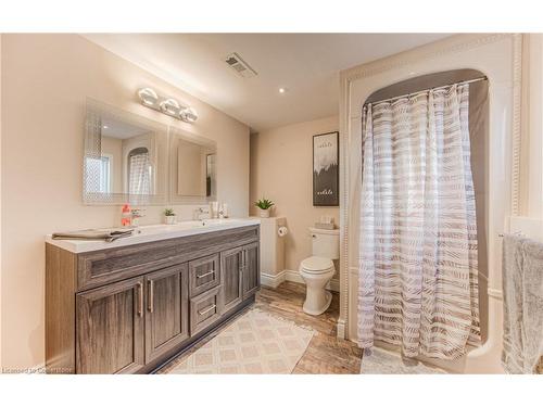 82 Oakhurst Crescent, Kitchener, ON - Indoor Photo Showing Bathroom