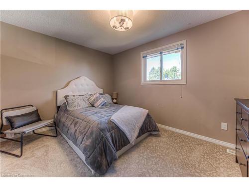 82 Oakhurst Crescent, Kitchener, ON - Indoor Photo Showing Bedroom