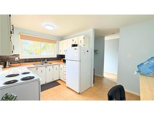 52-320 Bluevale Avenue N, Waterloo, ON - Indoor Photo Showing Kitchen With Double Sink