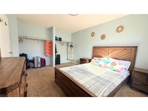 52-320 Bluevale Avenue N, Waterloo, ON - Indoor Photo Showing Bedroom