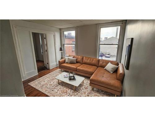 B-73 Dickson Street, Cambridge, ON - Indoor Photo Showing Living Room