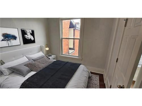 B-73 Dickson Street, Cambridge, ON - Indoor Photo Showing Bedroom