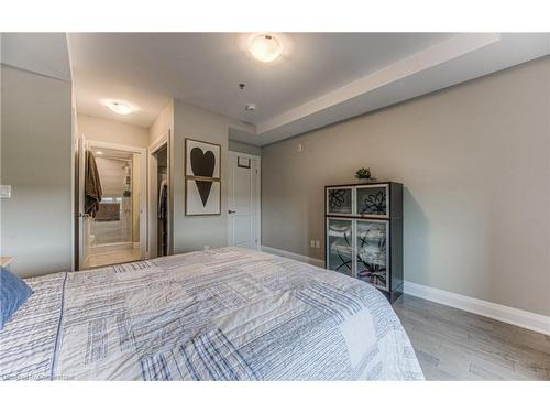 303-249 Grey Silo Road, Waterloo, ON - Indoor Photo Showing Bedroom