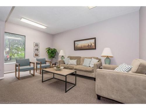 808-260 Sheldon Avenue, Kitchener, ON - Indoor Photo Showing Living Room