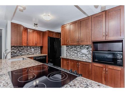 808-260 Sheldon Avenue, Kitchener, ON - Indoor Photo Showing Kitchen