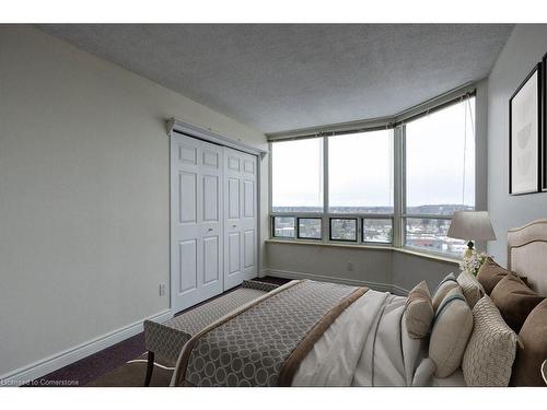 1602-6 Willow Street, Waterloo, ON - Indoor Photo Showing Bedroom