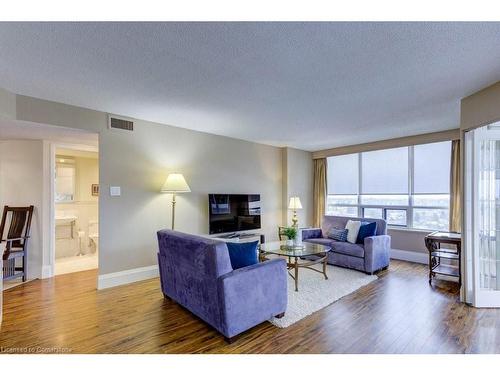 1602-6 Willow Street, Waterloo, ON - Indoor Photo Showing Living Room