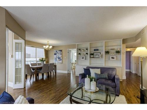 1602-6 Willow Street, Waterloo, ON - Indoor Photo Showing Living Room