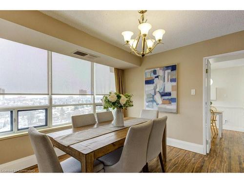 1602-6 Willow Street, Waterloo, ON - Indoor Photo Showing Dining Room