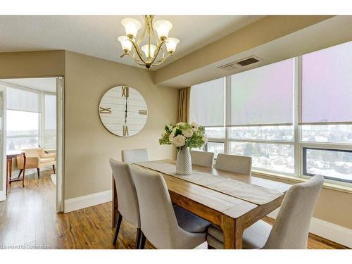 1602-6 Willow Street, Waterloo, ON - Indoor Photo Showing Dining Room