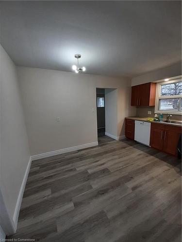 34 Elmwood Avenue, Cambridge, ON - Indoor Photo Showing Kitchen