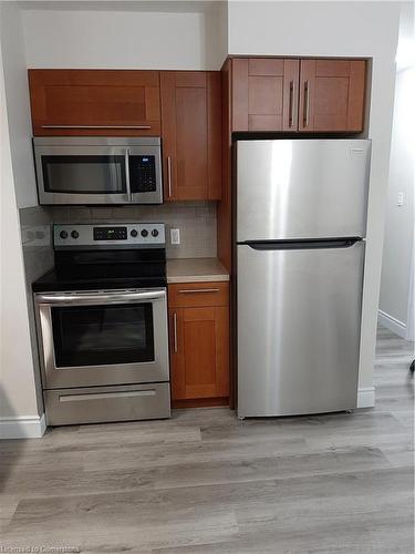 34 Elmwood Avenue, Cambridge, ON - Indoor Photo Showing Kitchen