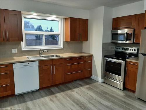 34 Elmwood Avenue, Cambridge, ON - Indoor Photo Showing Kitchen