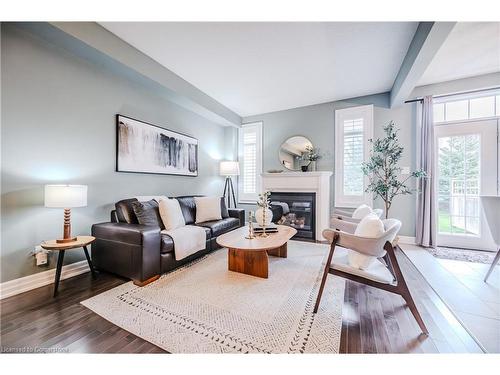 15-875 University Avenue E, Waterloo, ON - Indoor Photo Showing Living Room With Fireplace