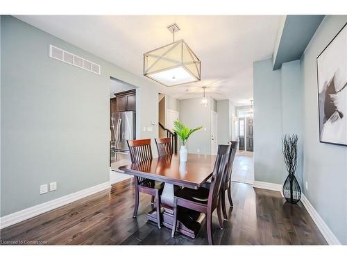 15-875 University Avenue E, Waterloo, ON - Indoor Photo Showing Dining Room