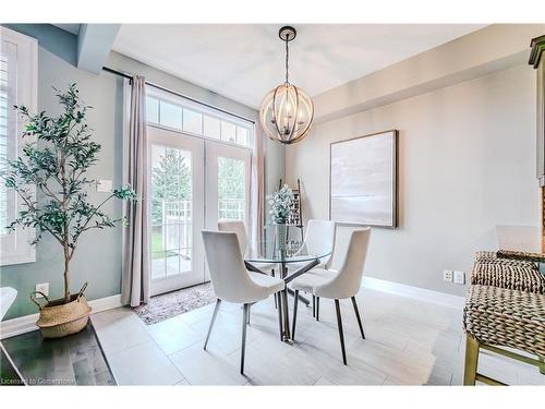 15-875 University Avenue E, Waterloo, ON - Indoor Photo Showing Dining Room