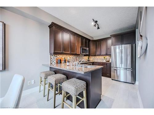 15-875 University Avenue E, Waterloo, ON - Indoor Photo Showing Kitchen With Stainless Steel Kitchen With Upgraded Kitchen