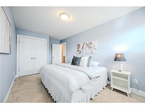 15-875 University Avenue E, Waterloo, ON - Indoor Photo Showing Bedroom