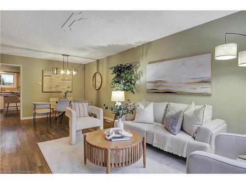 A-586 Mount Anne Drive, Waterloo, ON - Indoor Photo Showing Living Room