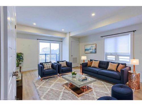 23-600 Victoria Street, Kitchener, ON - Indoor Photo Showing Living Room