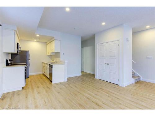 23-600 Victoria Street, Kitchener, ON - Indoor Photo Showing Kitchen