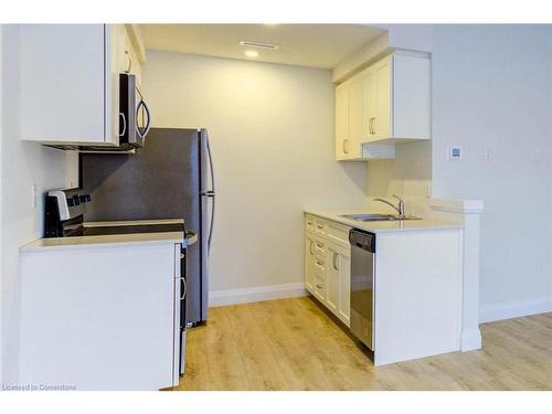 23-600 Victoria Street, Kitchener, ON - Indoor Photo Showing Kitchen