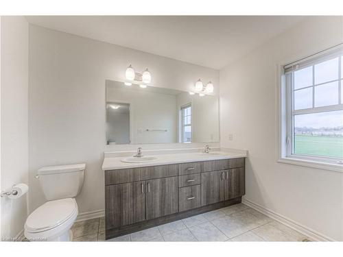 68 Ridge Road, Cambridge, ON - Indoor Photo Showing Bathroom