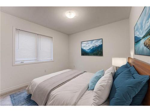 68 Ridge Road, Cambridge, ON - Indoor Photo Showing Bedroom